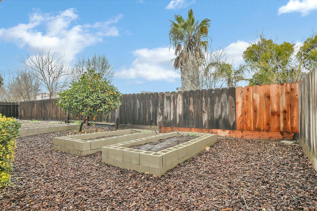 578 Schooner Pl, Manteca, CA 95337