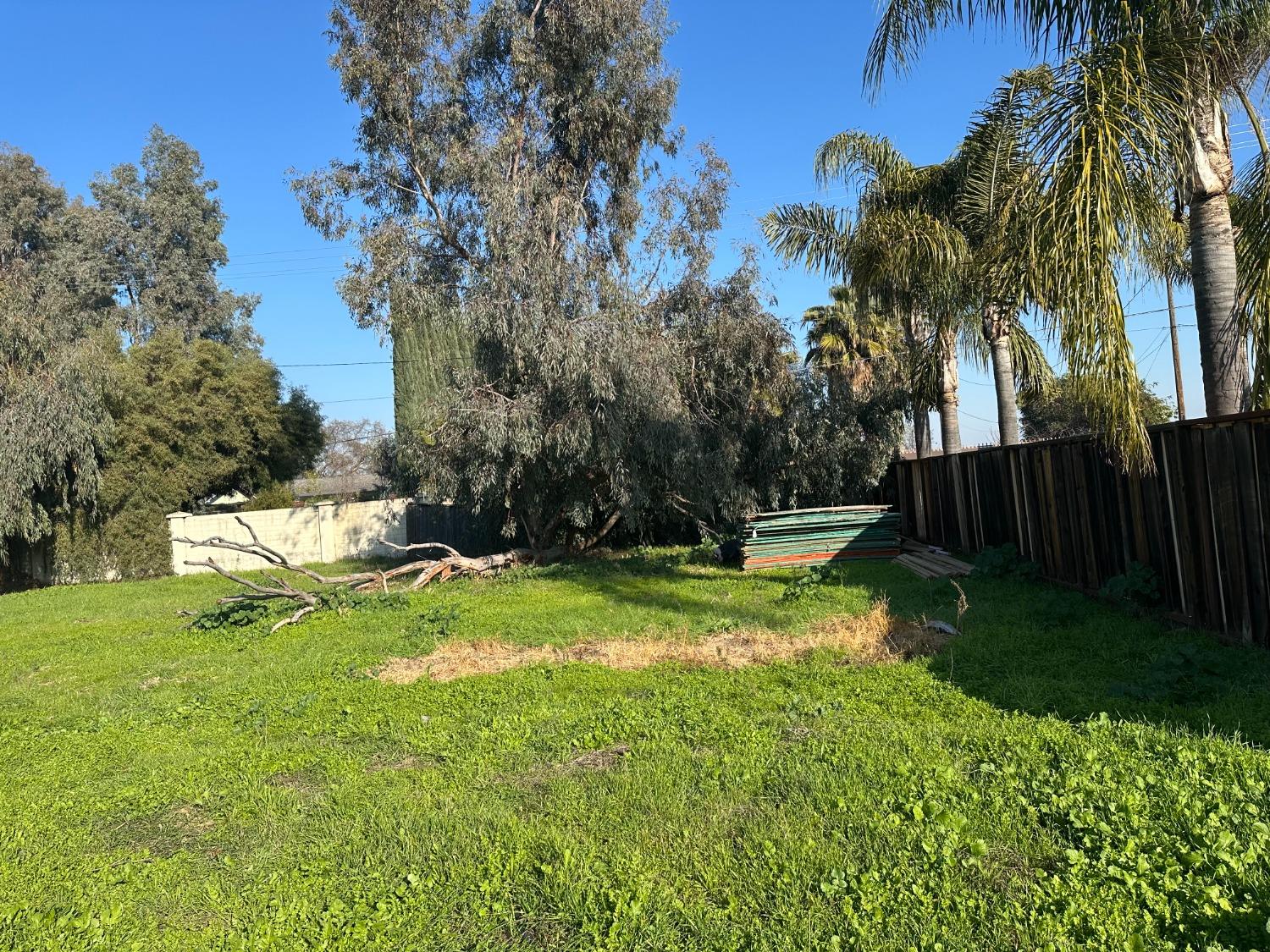 977 N Canyon Dr, Modesto, CA 95351