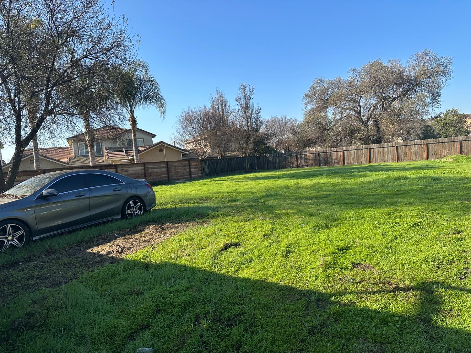 977 N Canyon Dr, Modesto, CA 95351