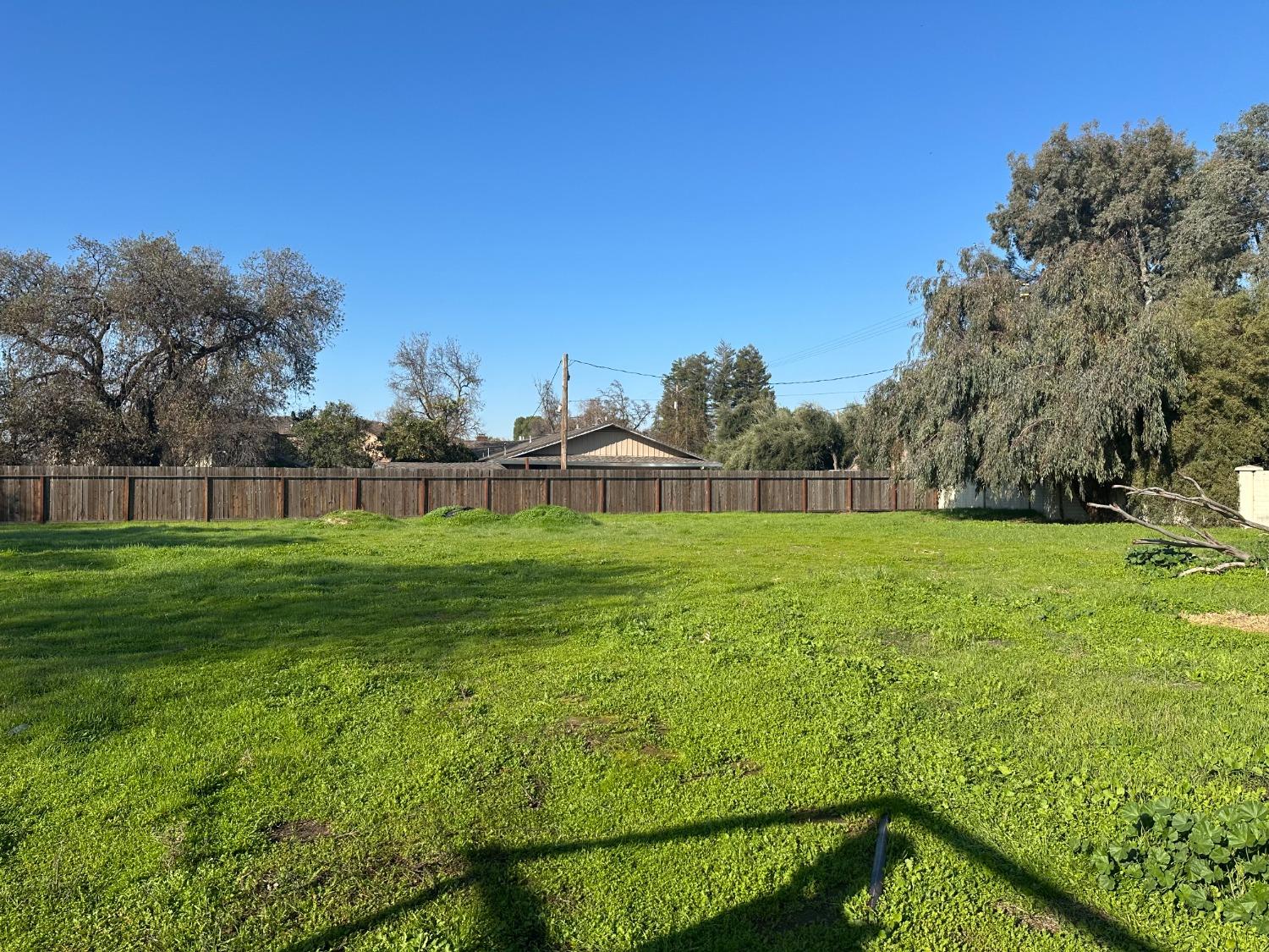 977 N Canyon Dr, Modesto, CA 95351