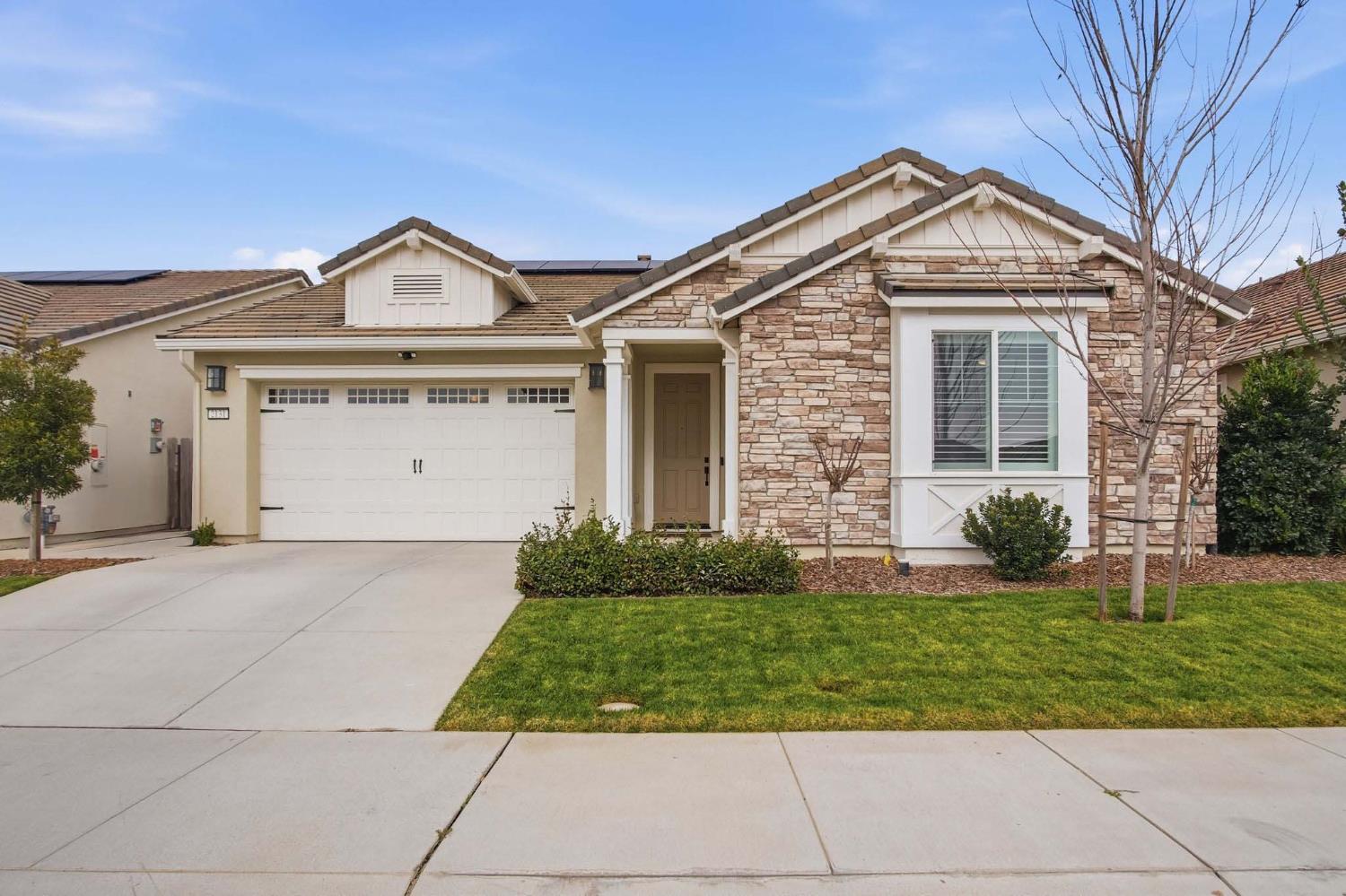 2131 Satinleaf Dr, Riverbank, CA 95367