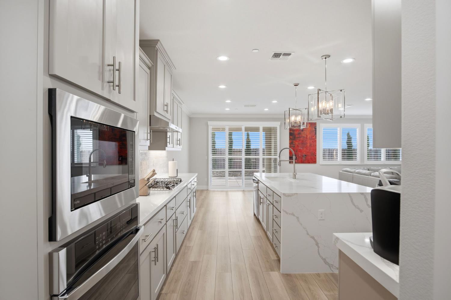 2131 Satinleaf Dr, Riverbank, CA 95367