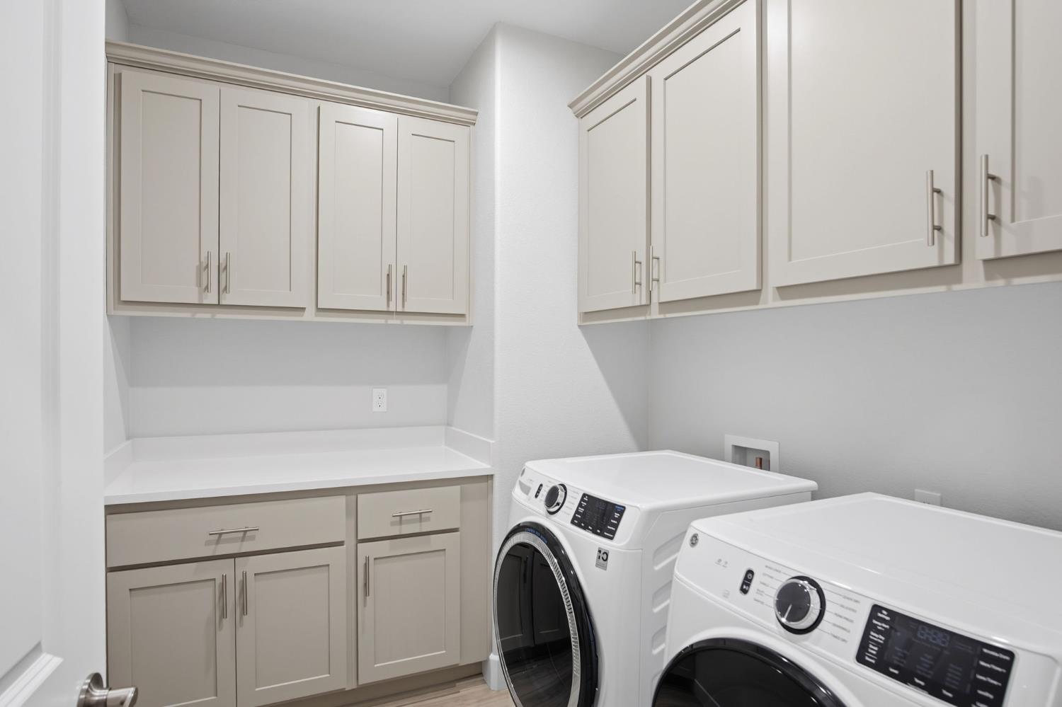 2131 Satinleaf Dr, Riverbank, CA 95367