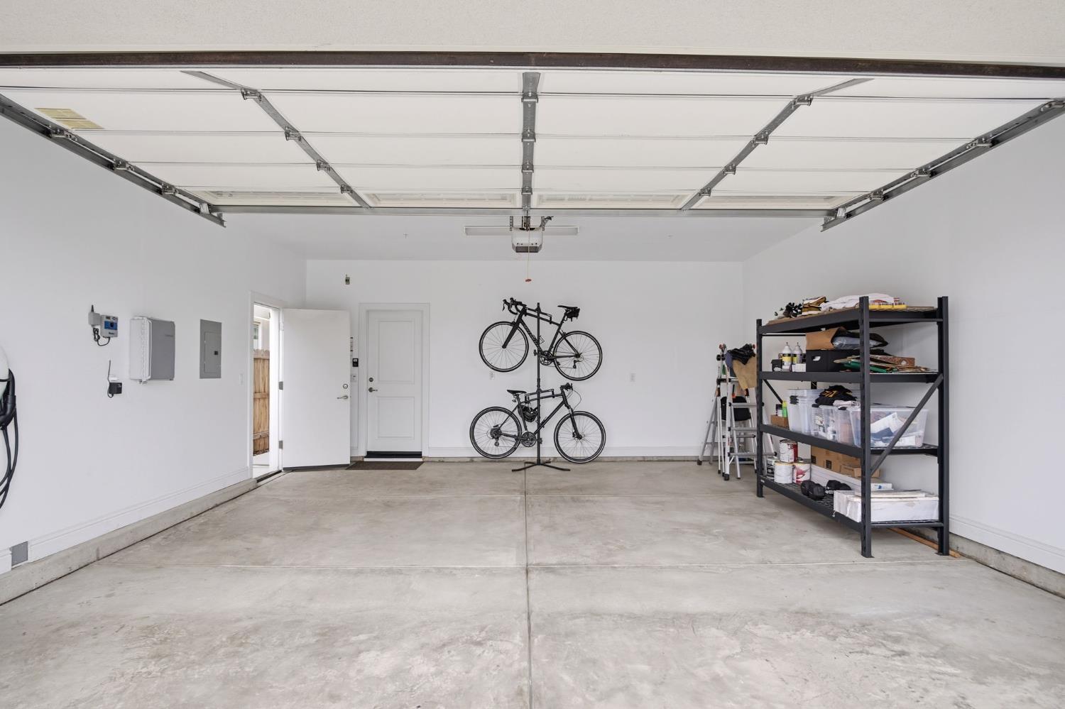 2131 Satinleaf Dr, Riverbank, CA 95367