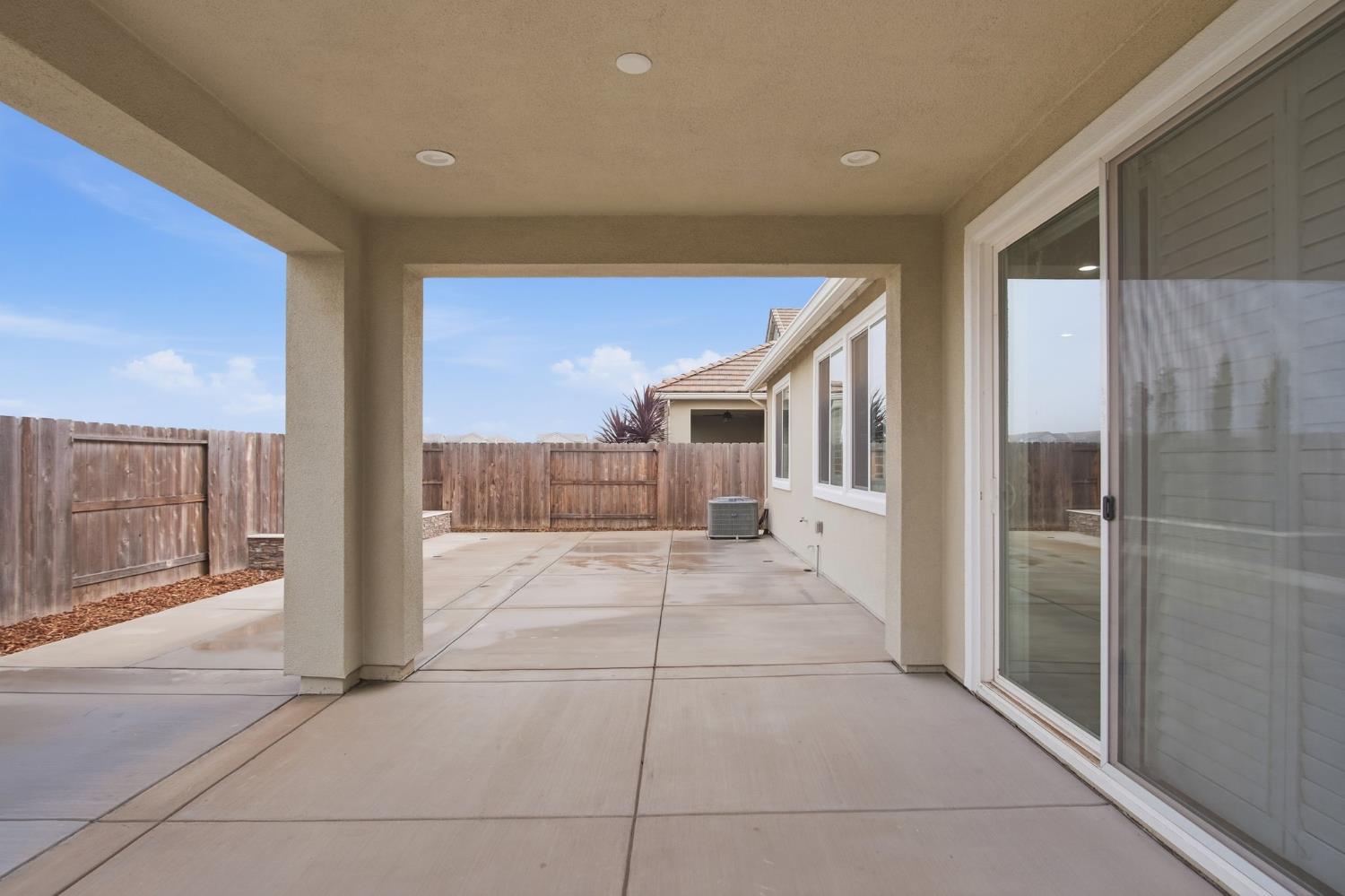 2131 Satinleaf Dr, Riverbank, CA 95367