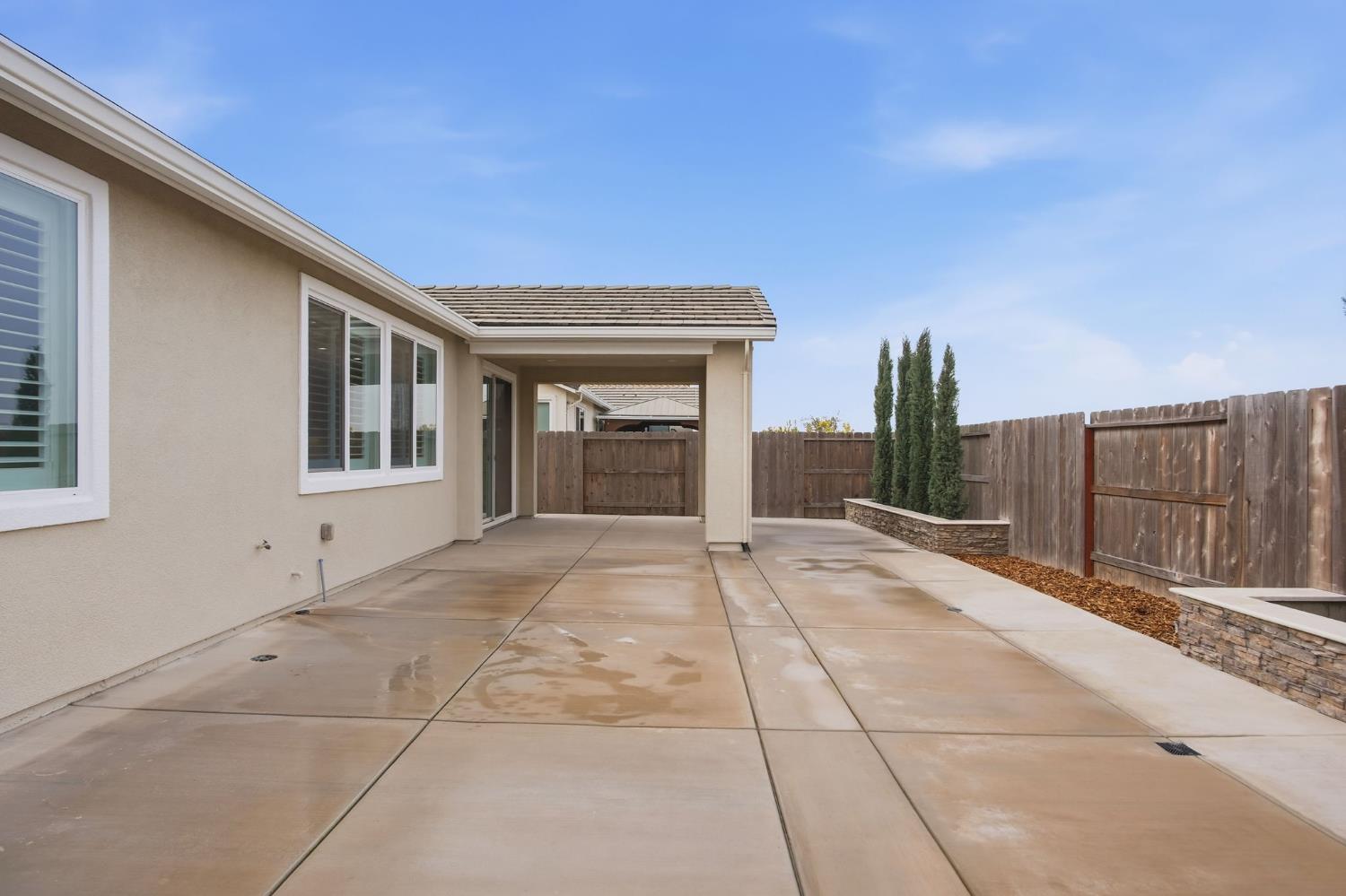 2131 Satinleaf Dr, Riverbank, CA 95367