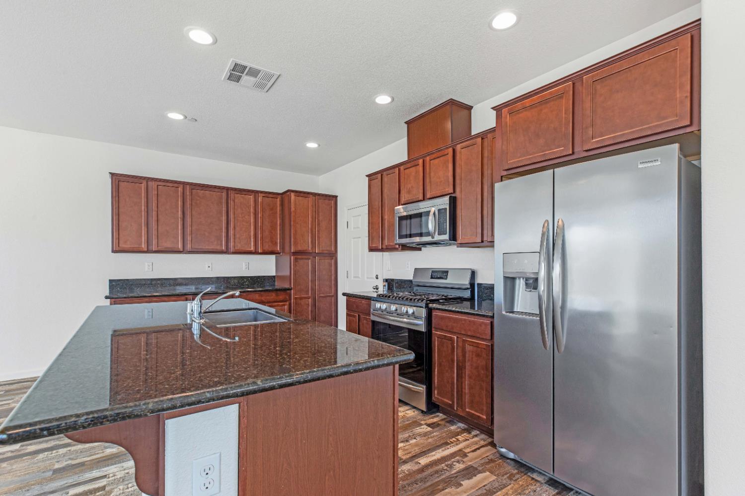 21248 Grapevine Dr, Patterson, CA 95363