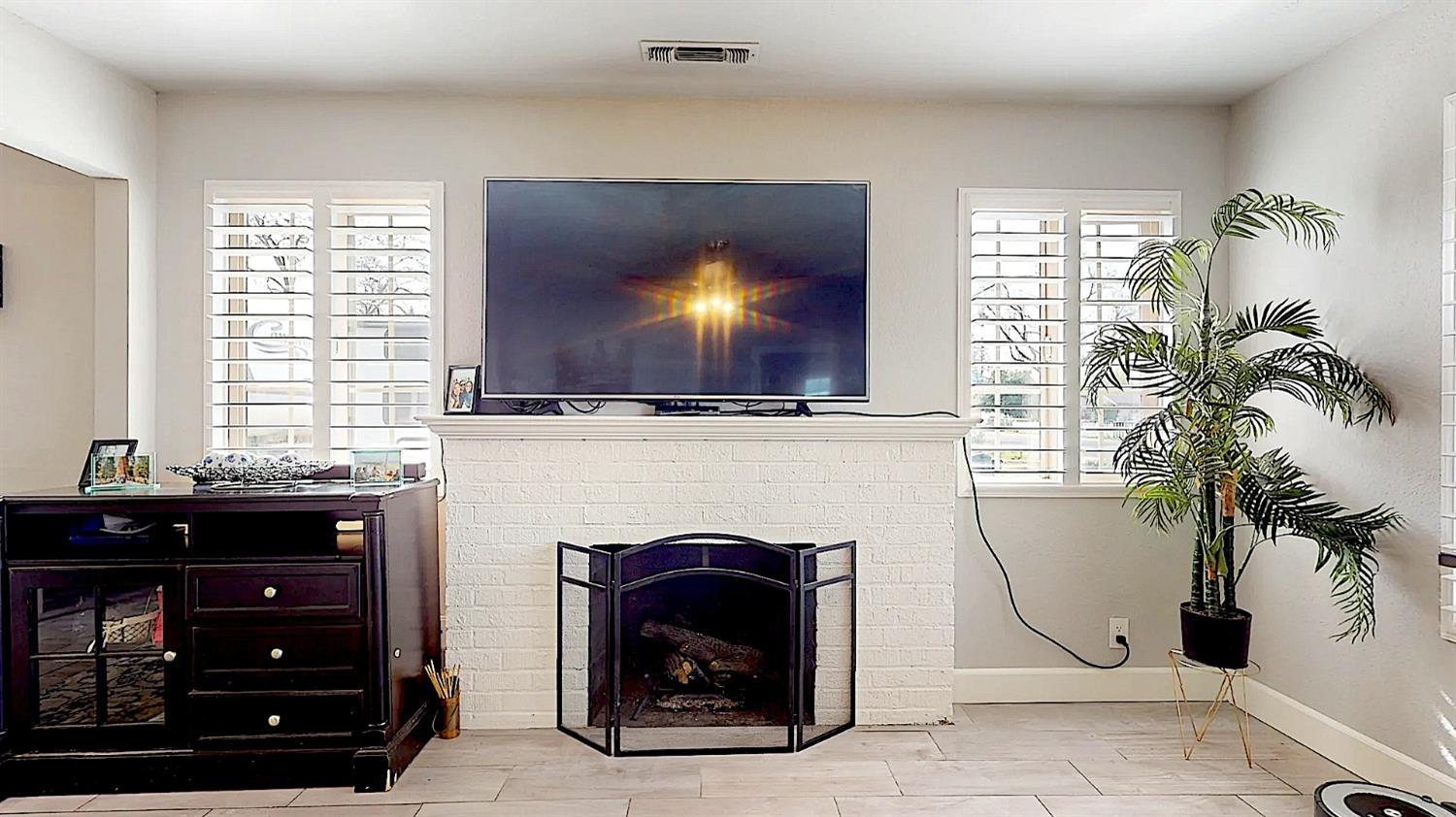 204 N Santa Ana Ave, Modesto, CA 95354