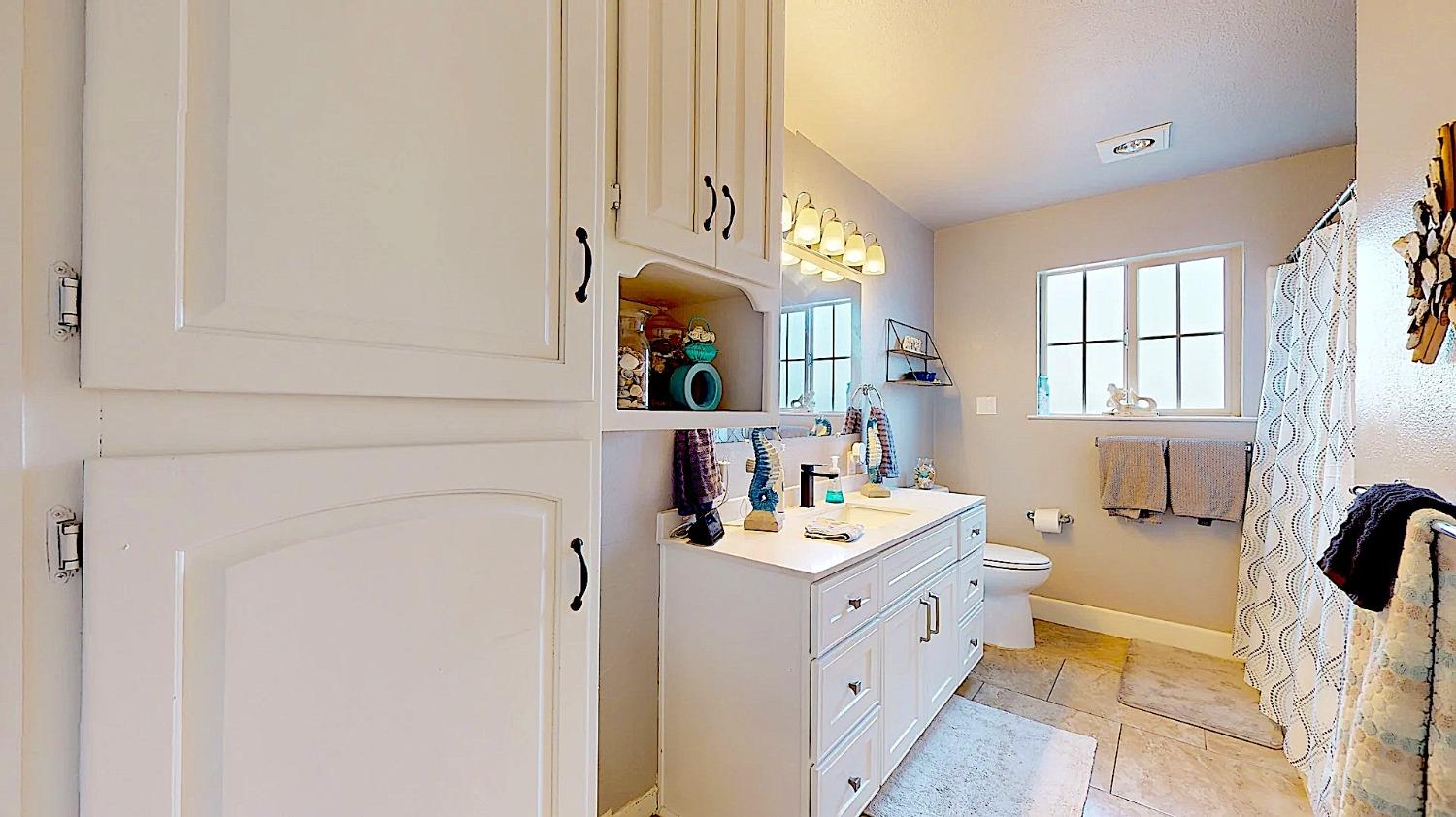 204 N Santa Ana Ave, Modesto, CA 95354