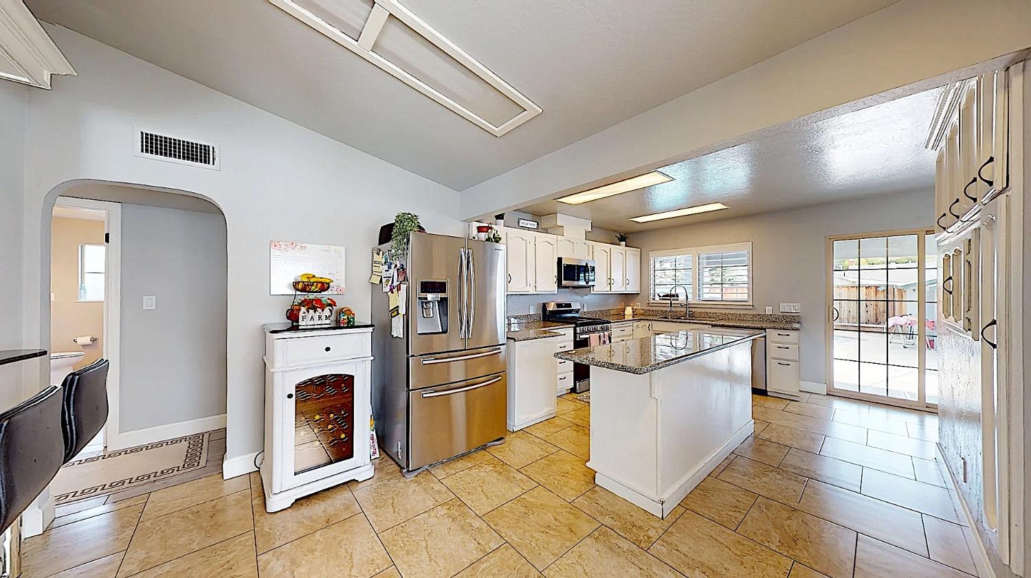 204 N Santa Ana Ave, Modesto, CA 95354