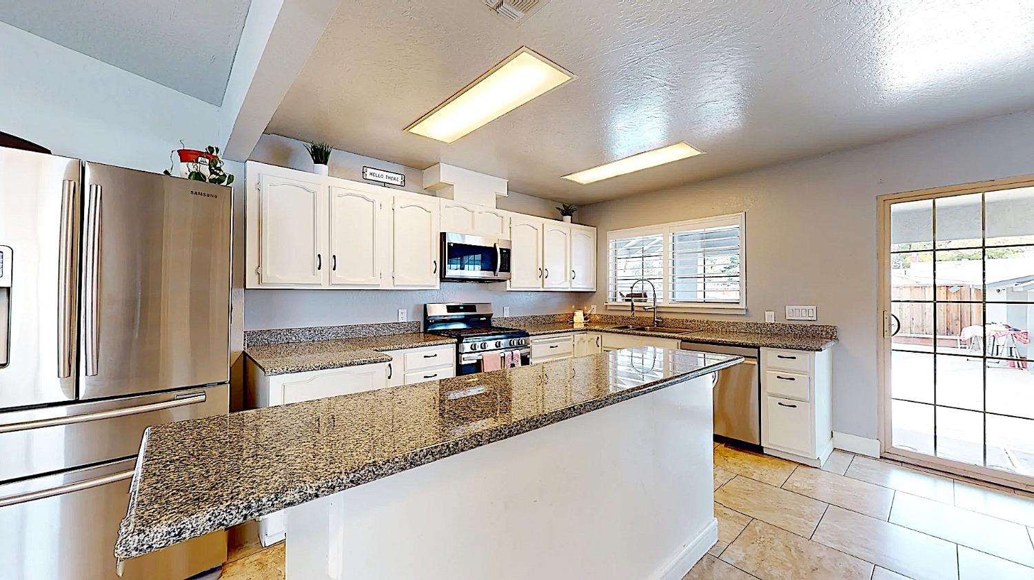 204 N Santa Ana Ave, Modesto, CA 95354