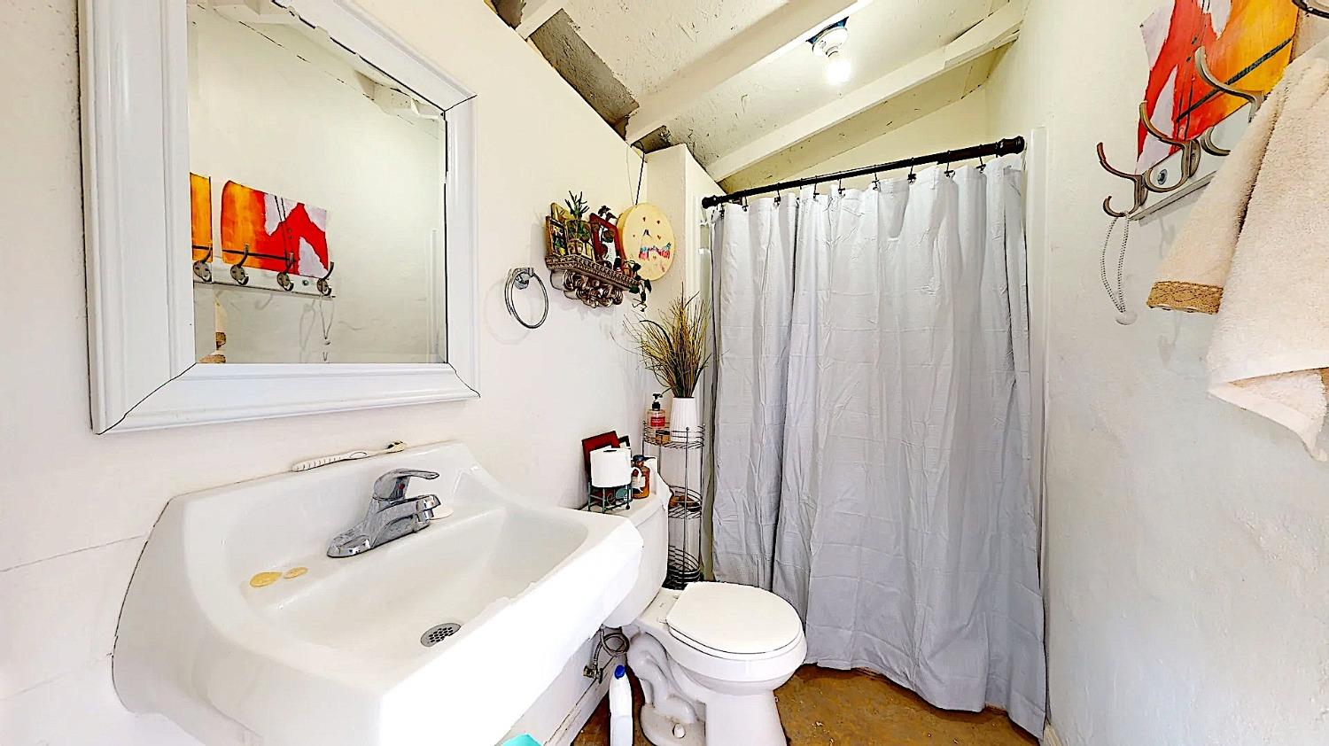 204 N Santa Ana Ave, Modesto, CA 95354