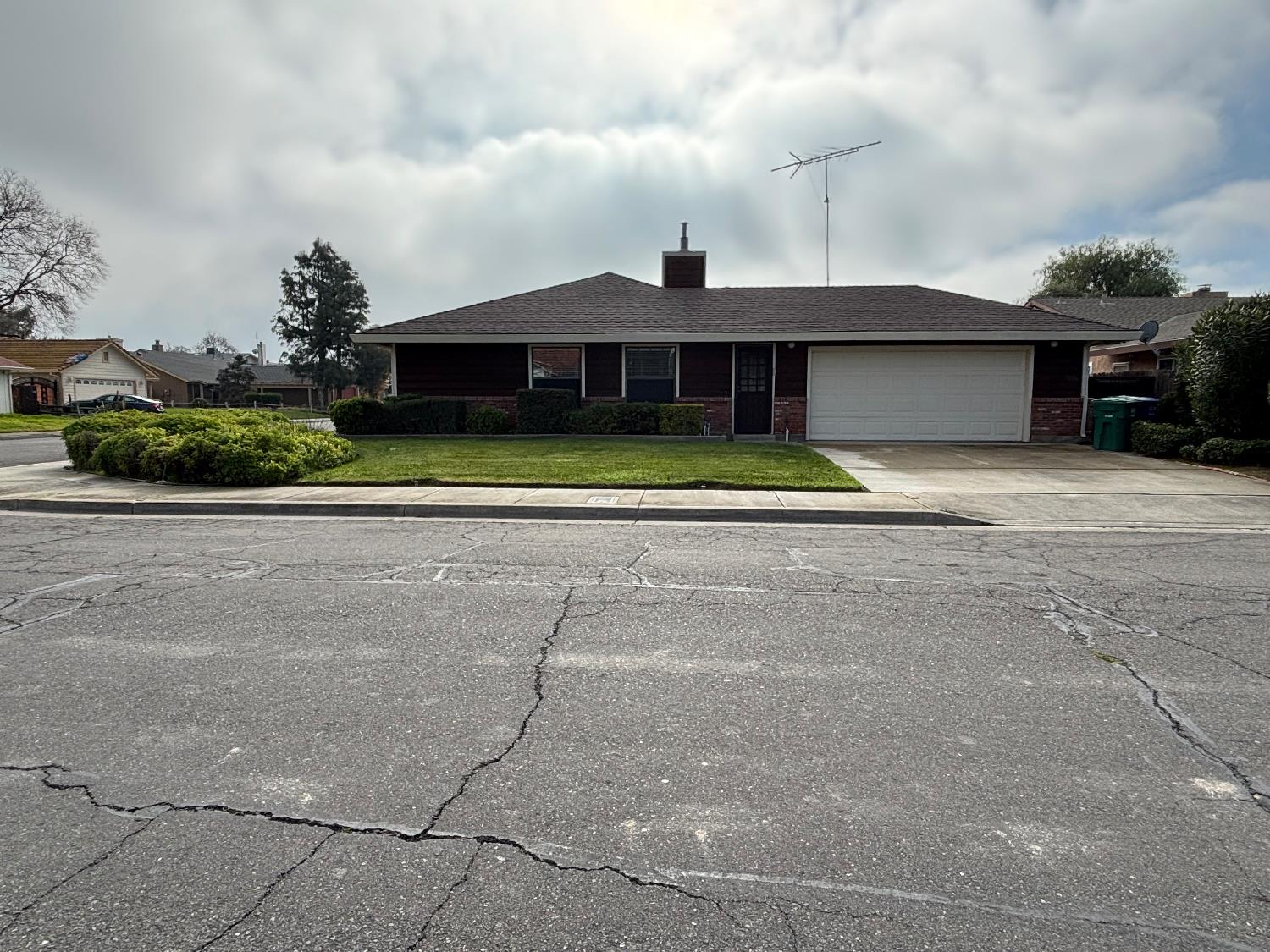 365 Foxmeadow Way, Los Banos, CA 93635