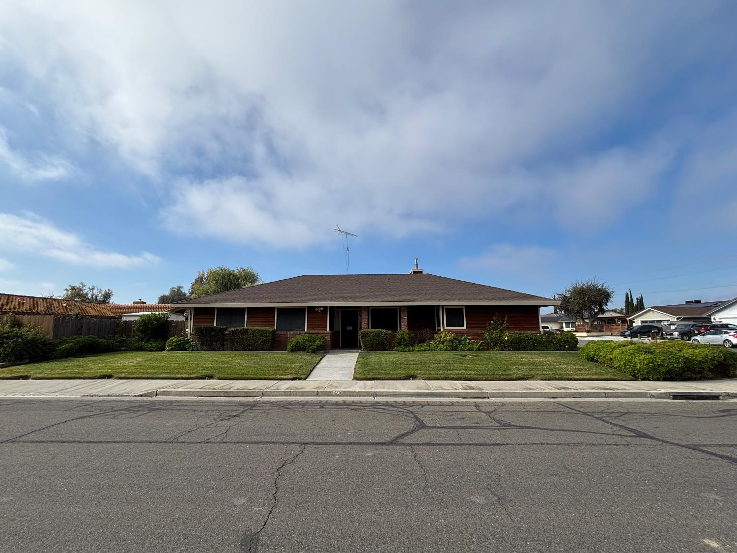 365 Foxmeadow Way, Los Banos, CA 93635