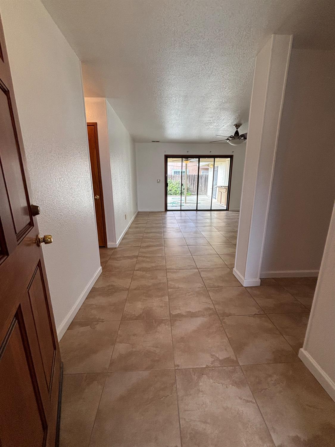 365 Foxmeadow Way, Los Banos, CA 93635