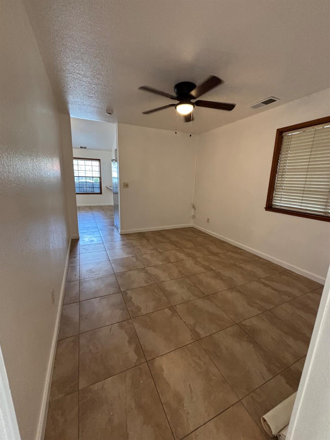 365 Foxmeadow Way, Los Banos, CA 93635