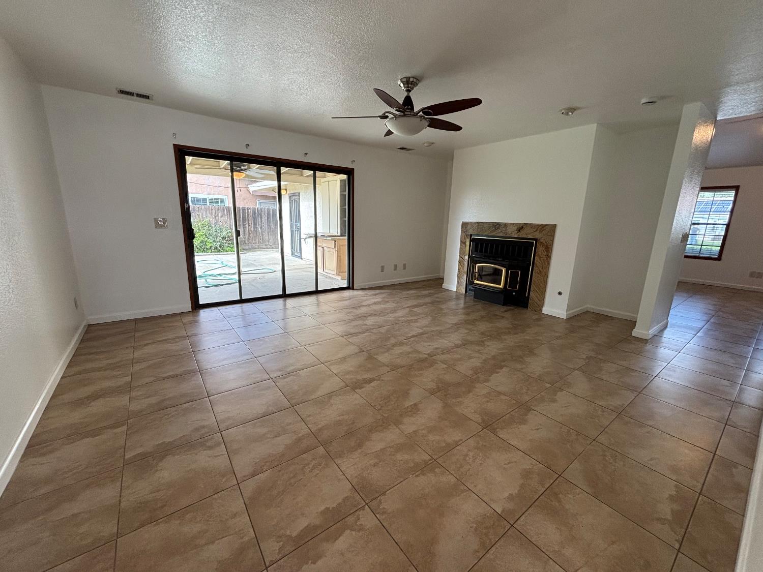 365 Foxmeadow Way, Los Banos, CA 93635