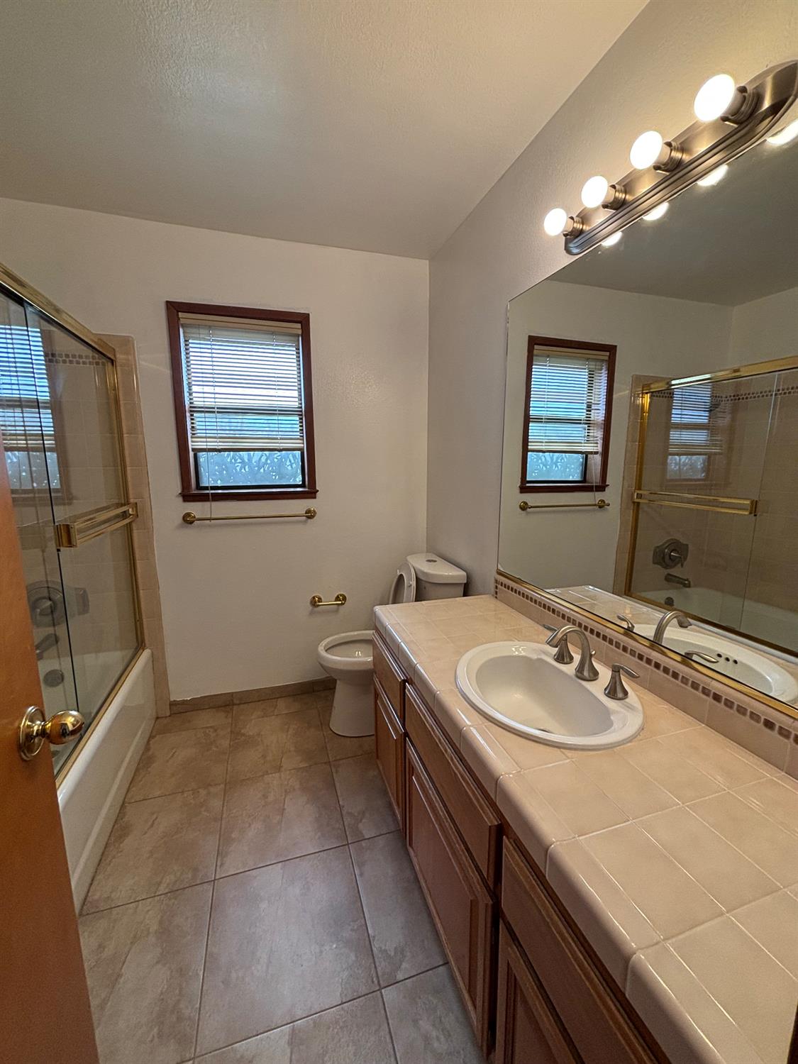 365 Foxmeadow Way, Los Banos, CA 93635