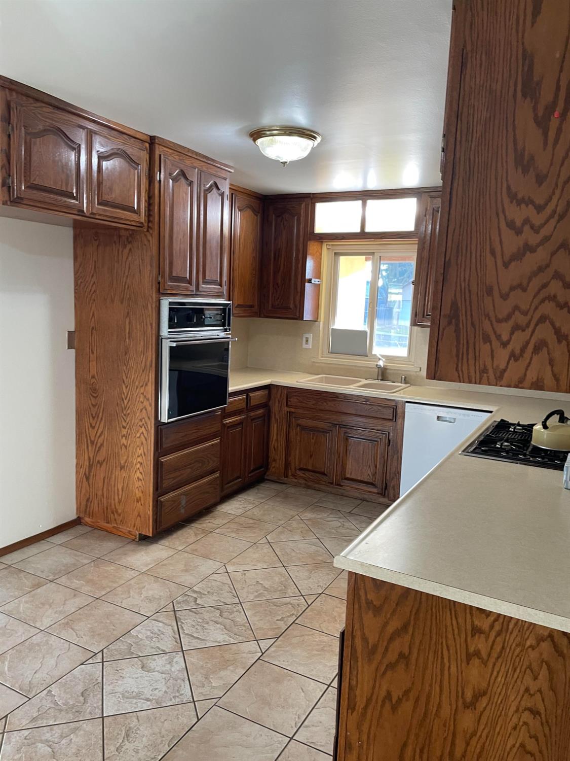 2113 Milford Ln, Modesto, CA 95355