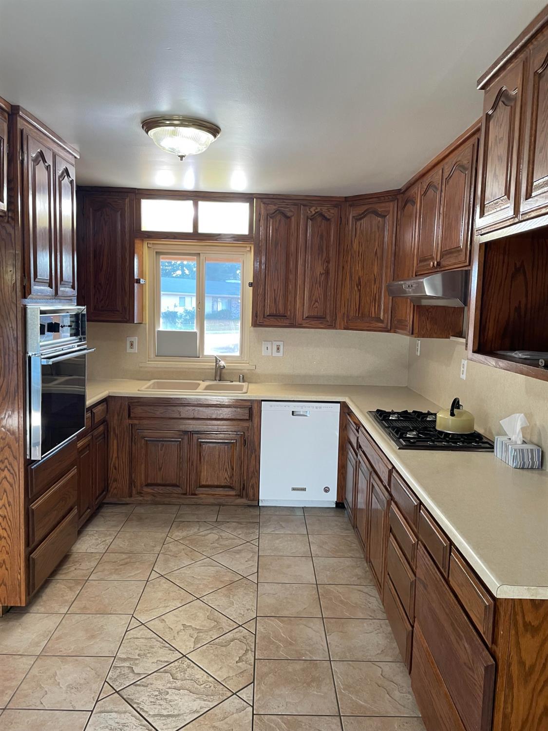 2113 Milford Ln, Modesto, CA 95355