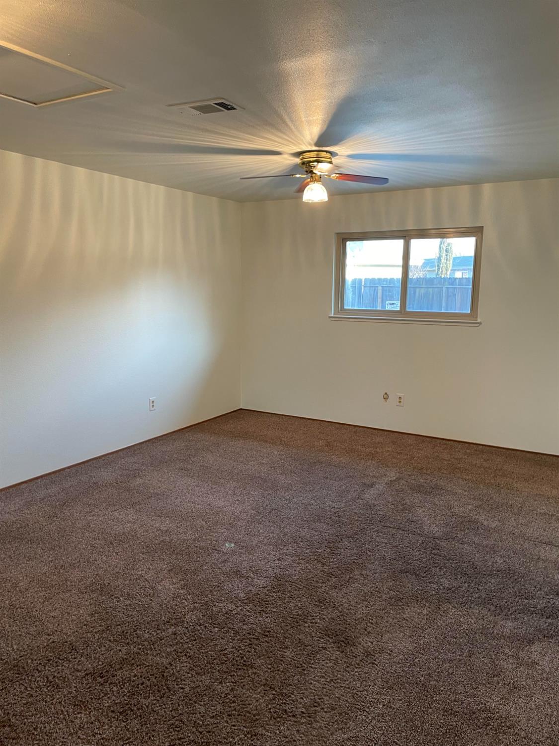 2113 Milford Ln, Modesto, CA 95355