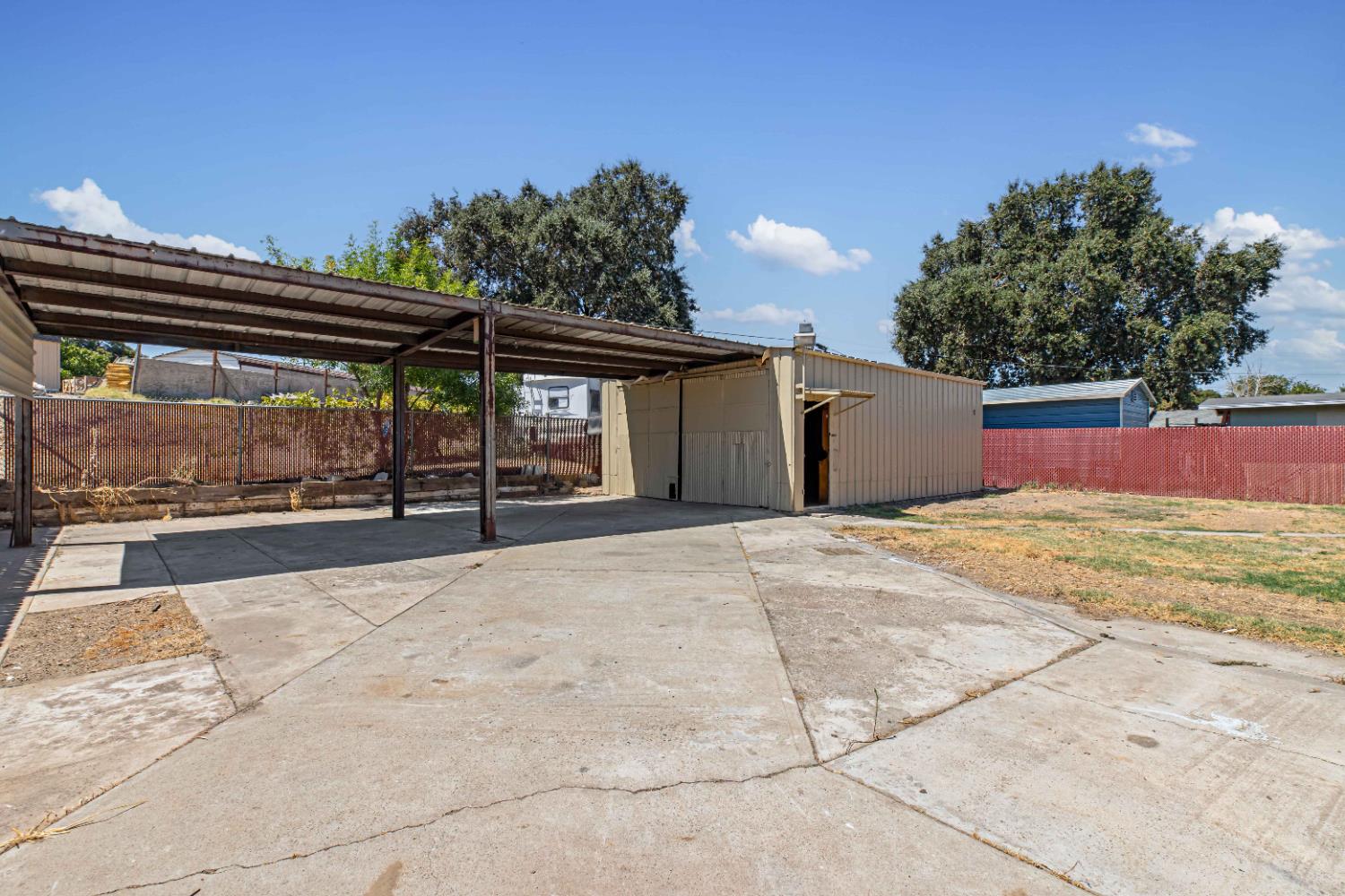 1320 Aurora St, Modesto, CA 95351