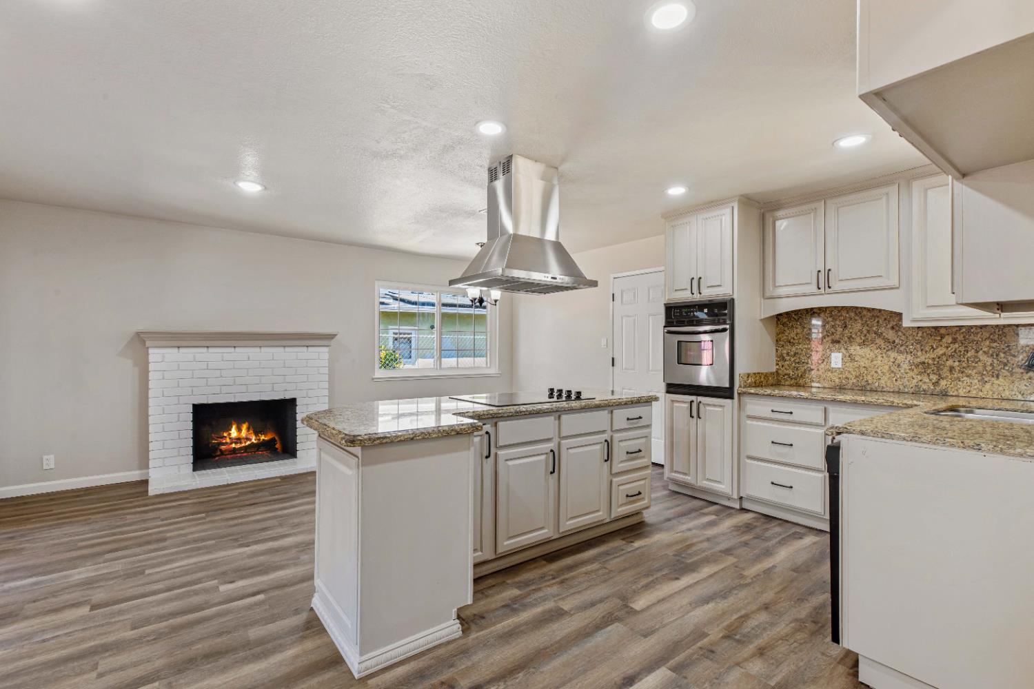 1320 Aurora St, Modesto, CA 95351