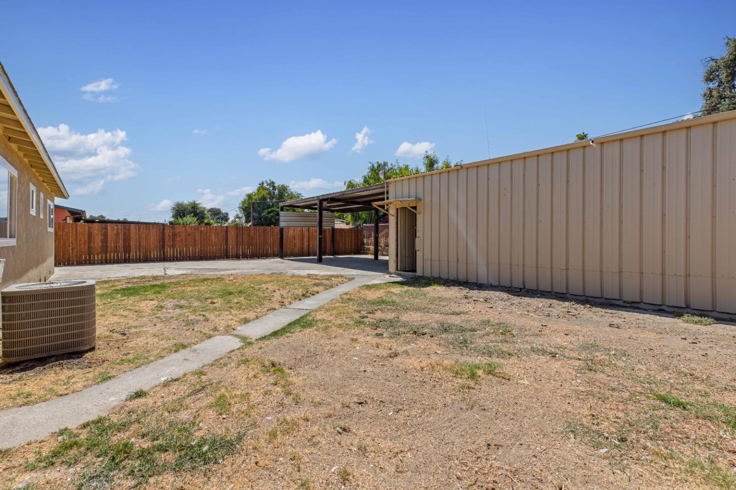 1320 Aurora St, Modesto, CA 95351