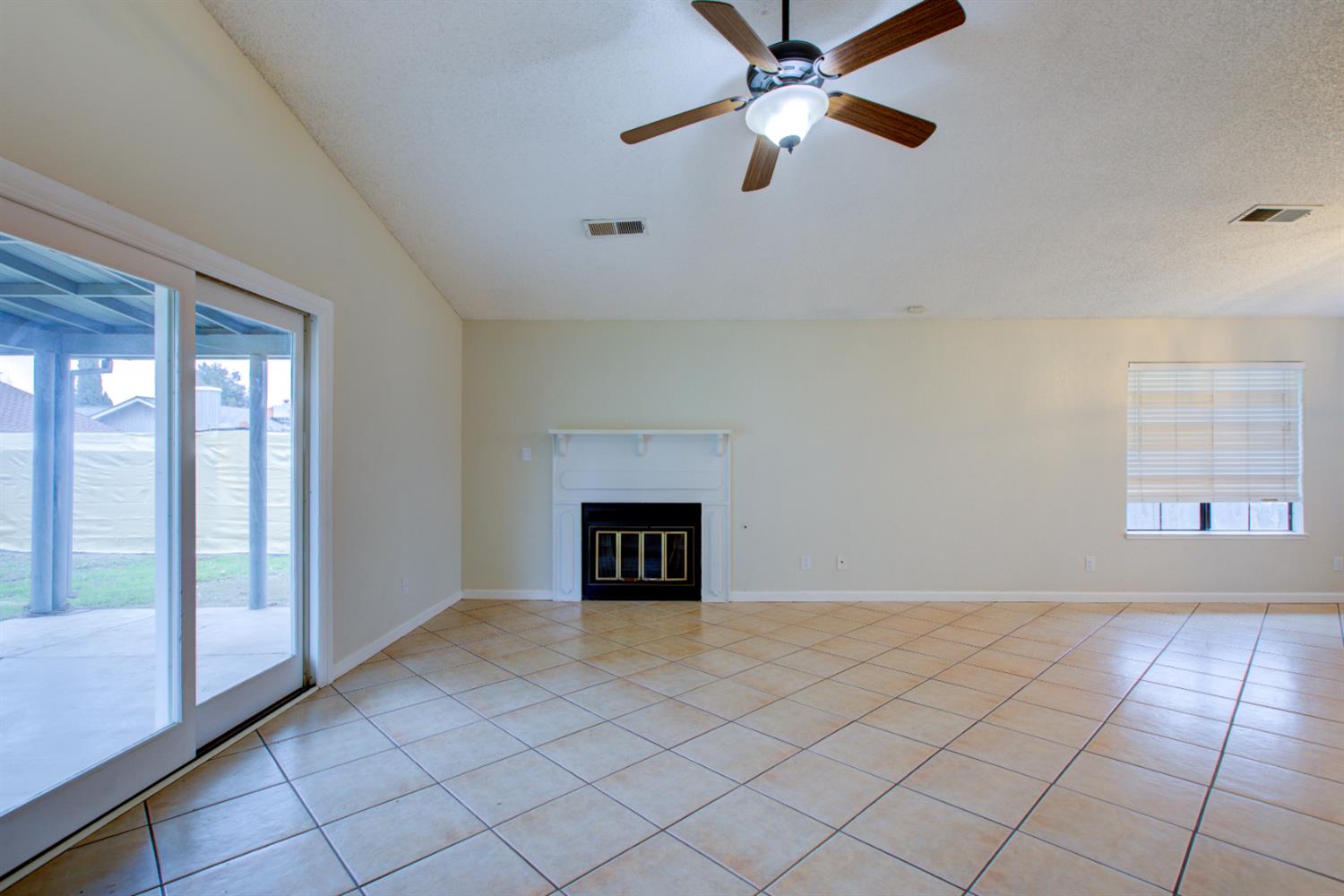 411 N santa monica, Los Banos, CA 93635