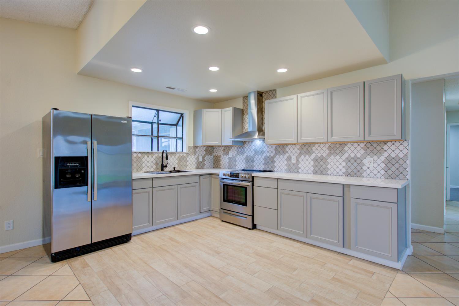 411 N santa monica, Los Banos, CA 93635