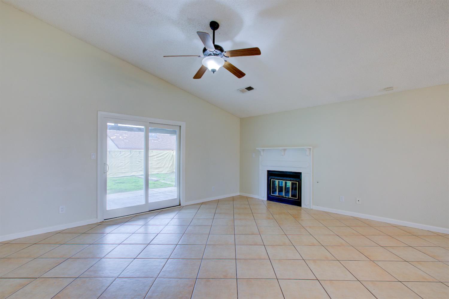 411 N santa monica, Los Banos, CA 93635