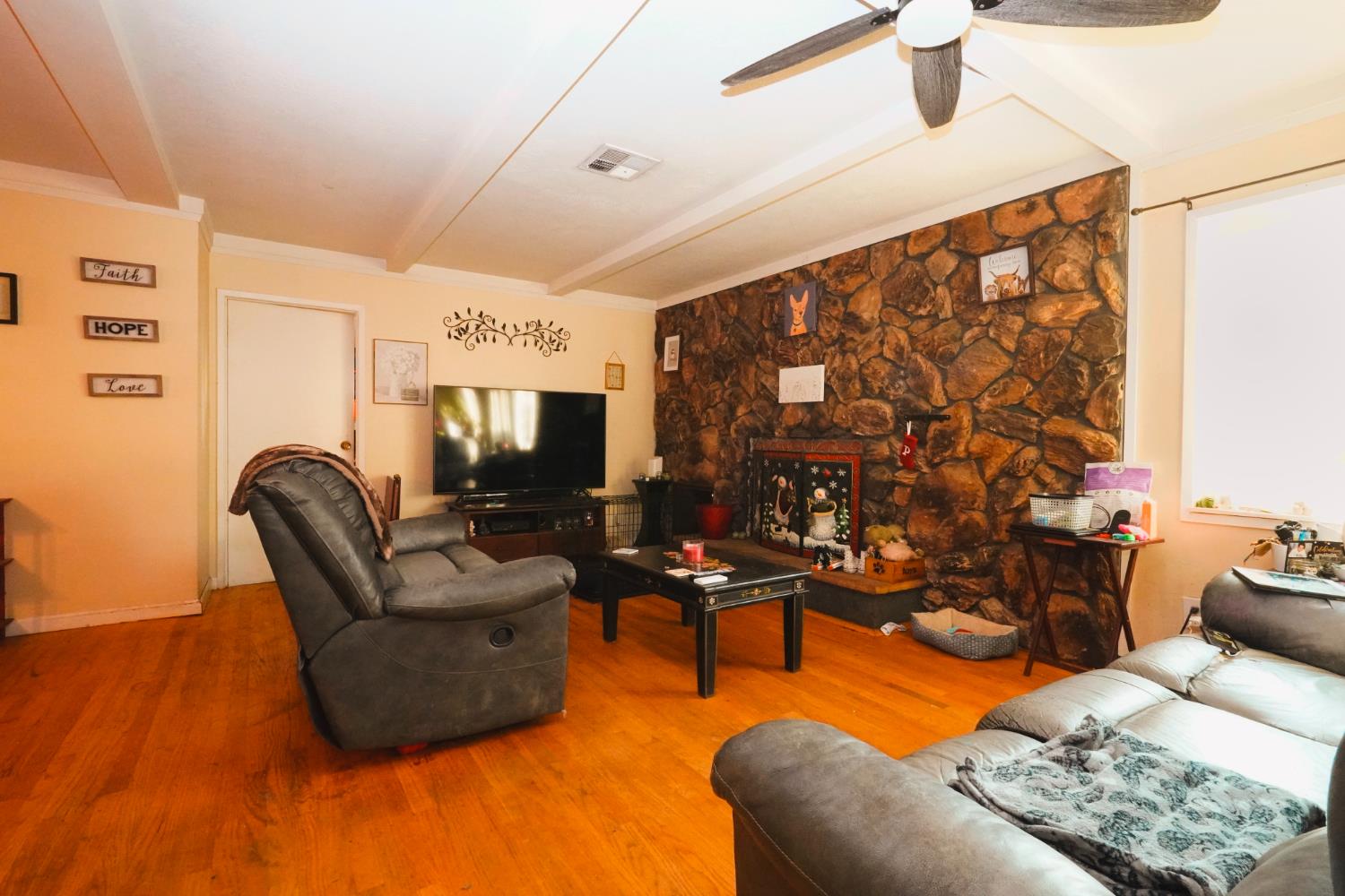 1611 Cameo Way, Modesto, CA 95350