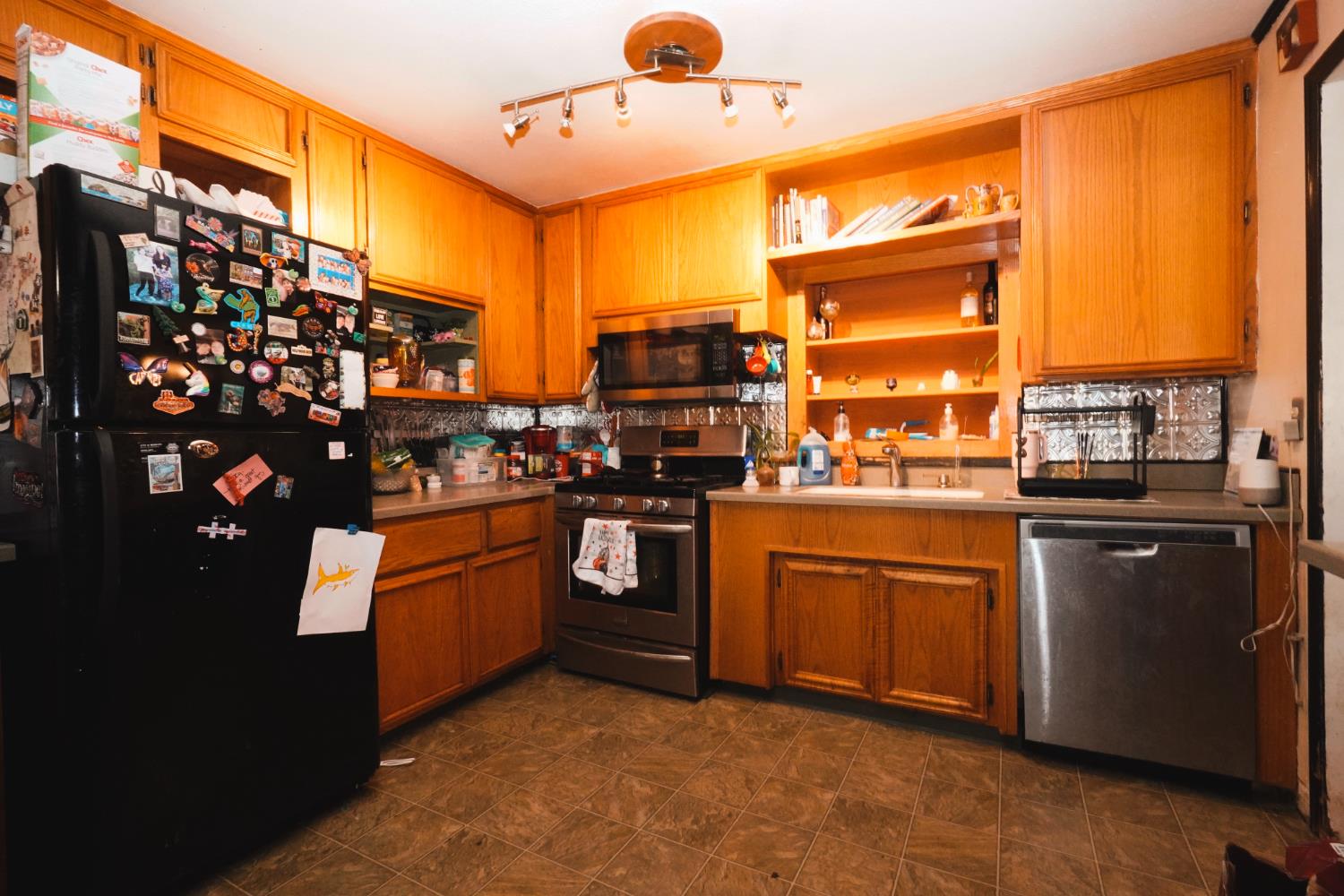 1611 Cameo Way, Modesto, CA 95350