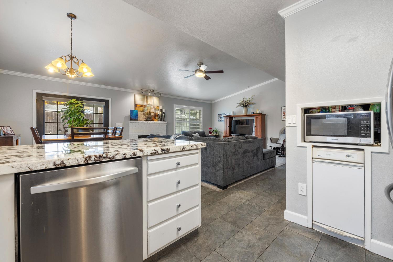 3809 Meadowview Ct, Modesto, CA 95355