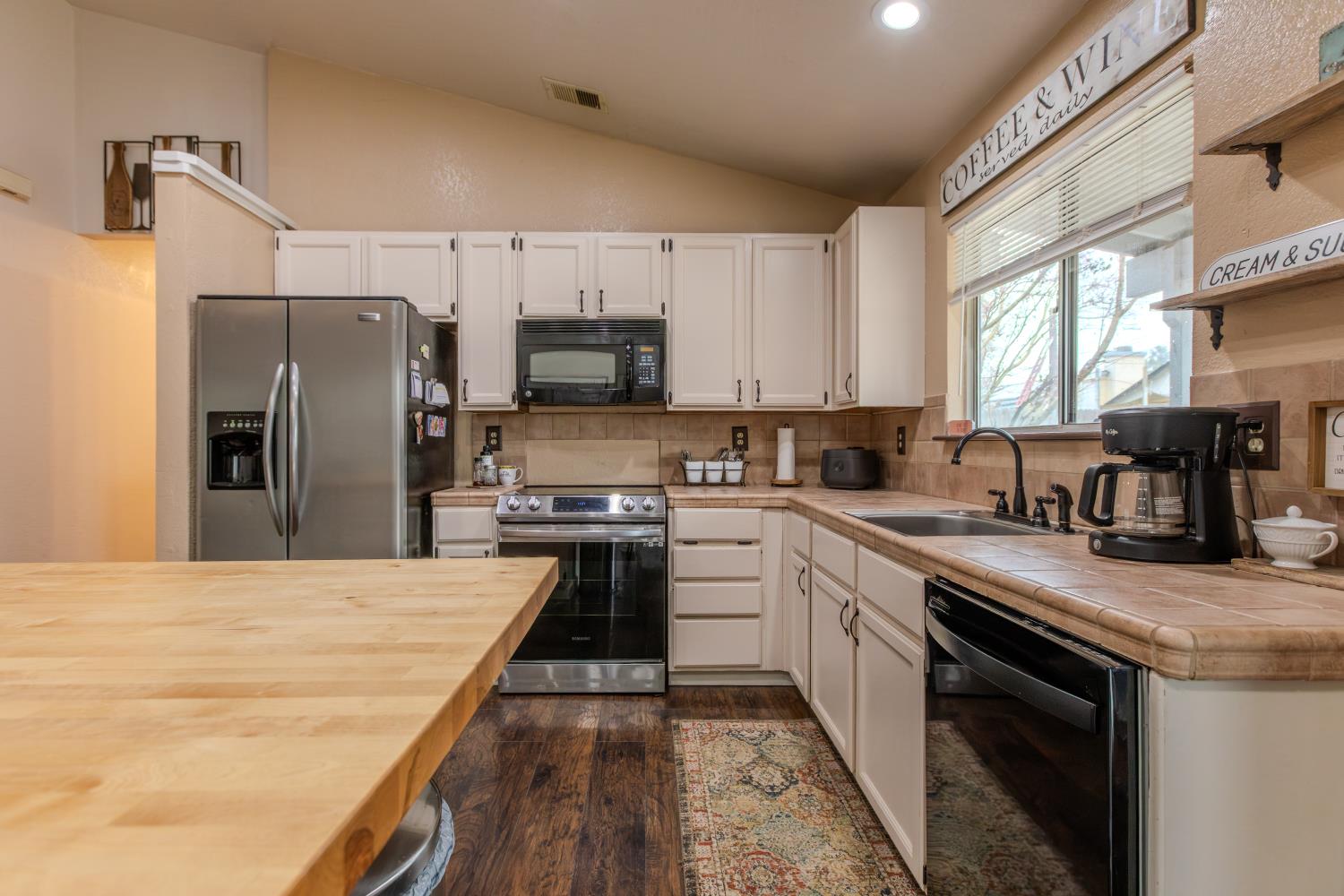 611 Yancey Ct, Patterson, CA 95363