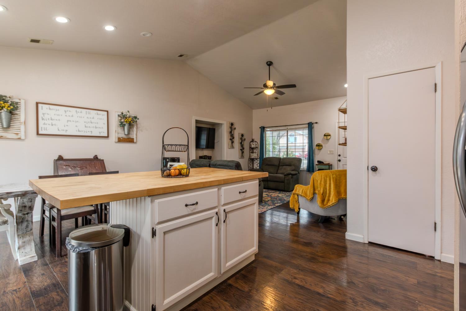 611 Yancey Ct, Patterson, CA 95363