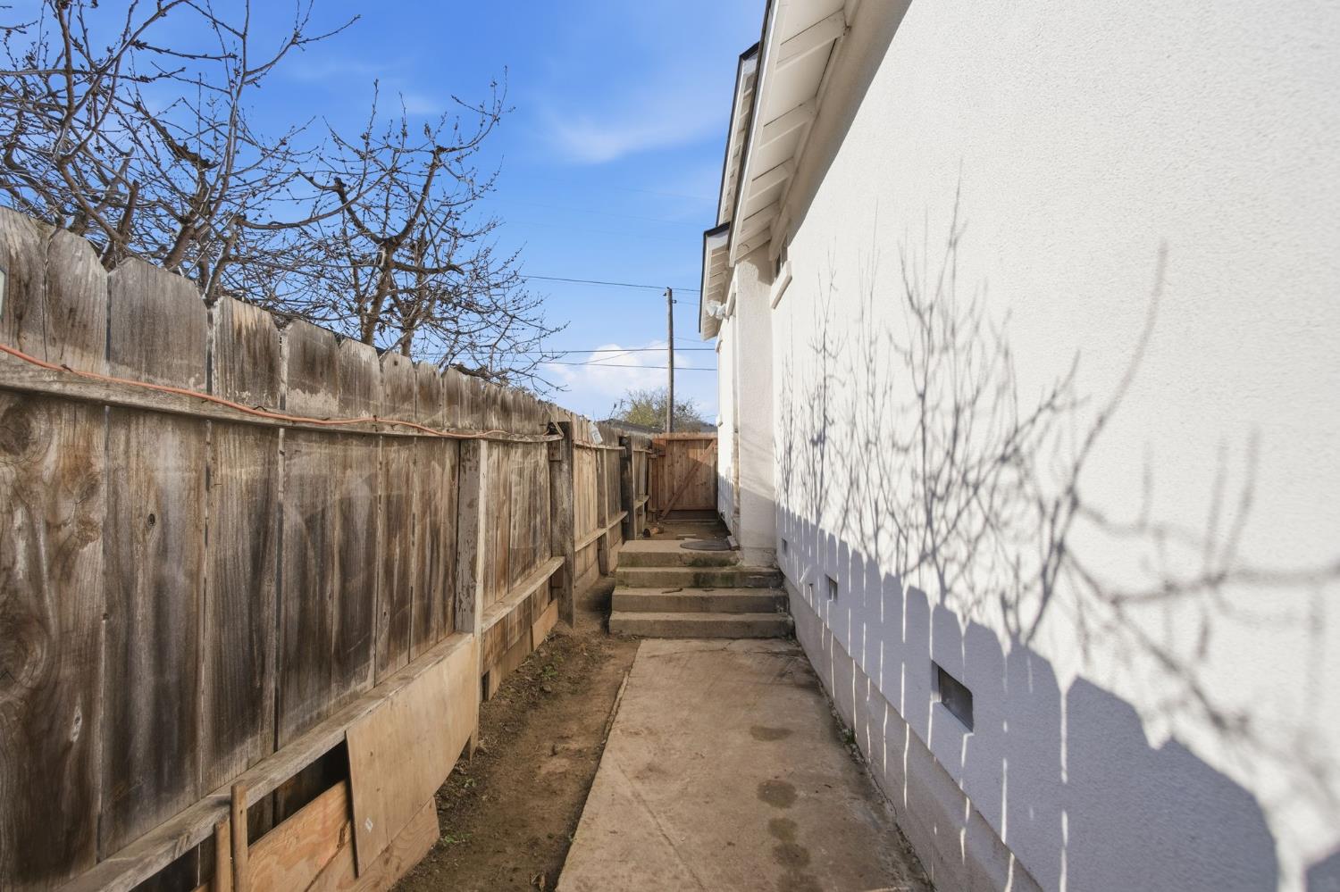 8708 Wilson St, Patterson, CA 95363