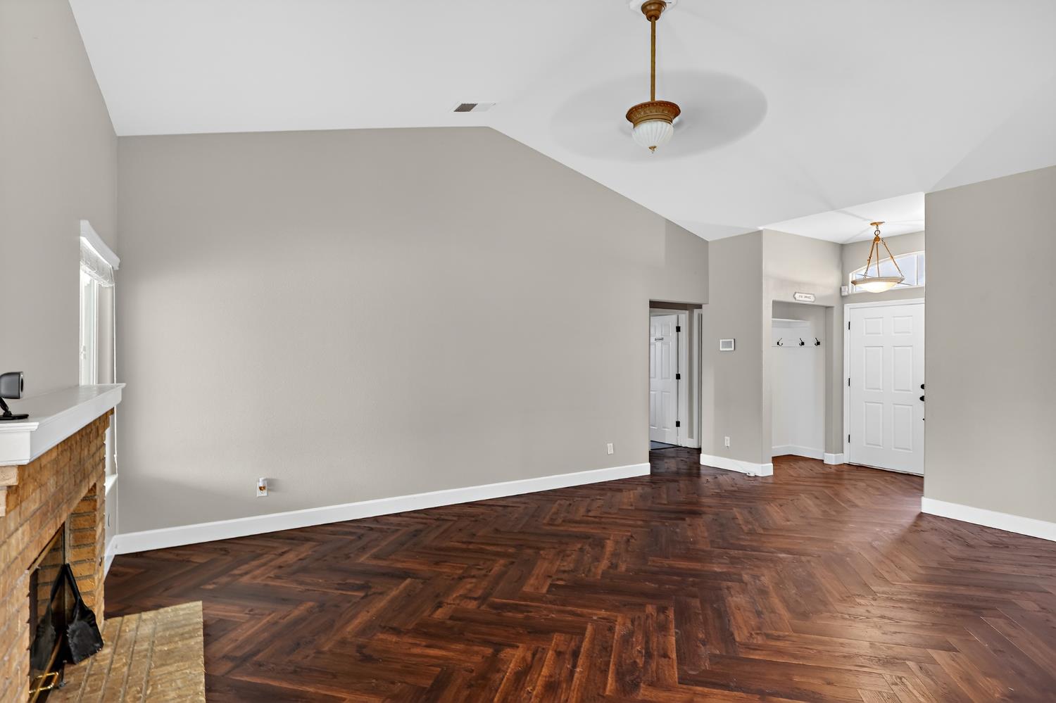 724 Robin Dr, Merced, CA 95340