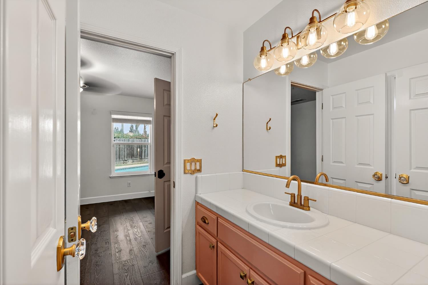 724 Robin Dr, Merced, CA 95340
