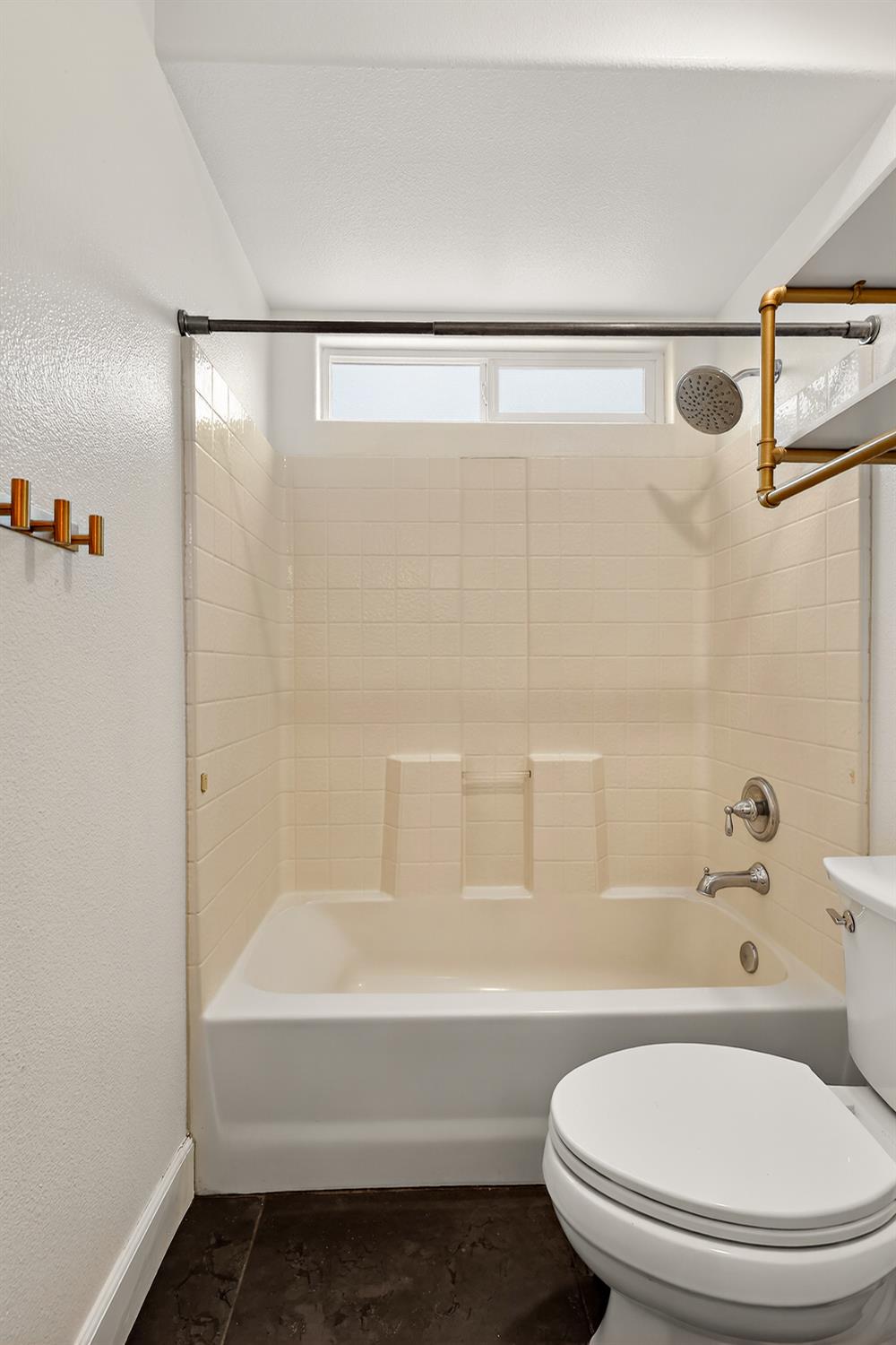 724 Robin Dr, Merced, CA 95340