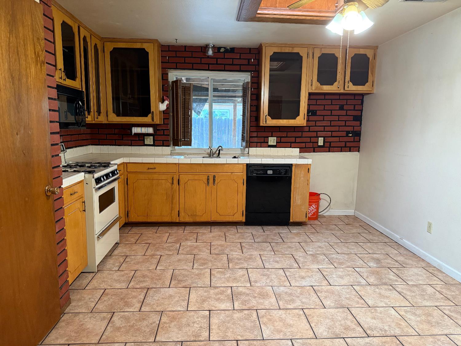 885 Del Monte Ct, Manteca, CA 95336