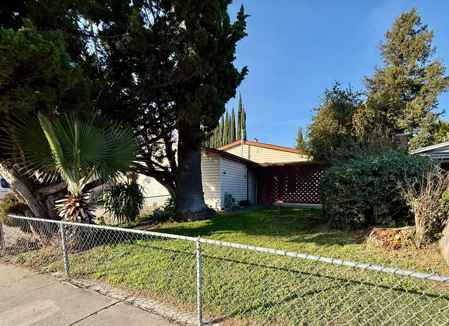 885 Del Monte Ct, Manteca, CA 95336