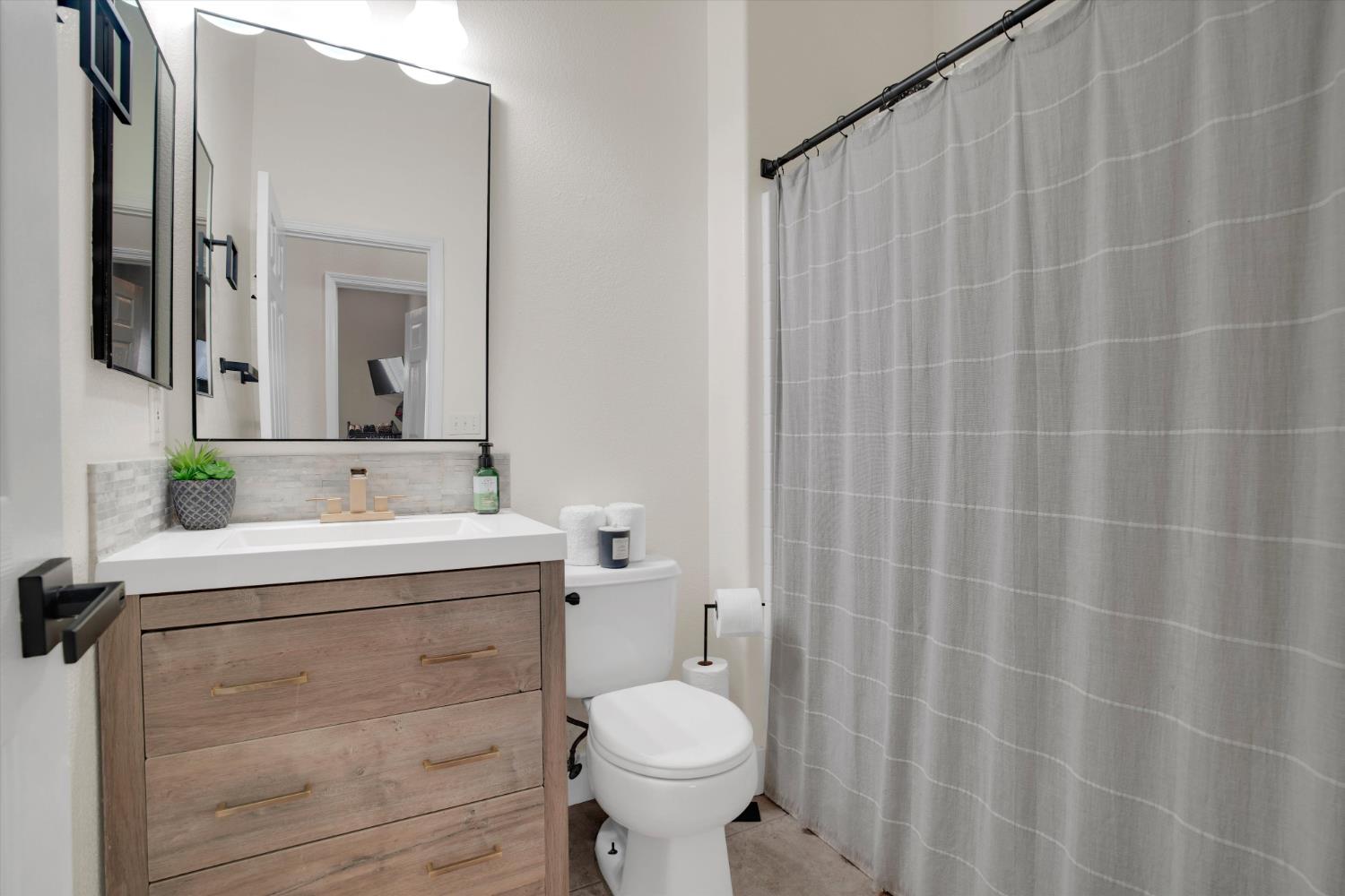 2500 Novi Dr, Riverbank, CA 95367