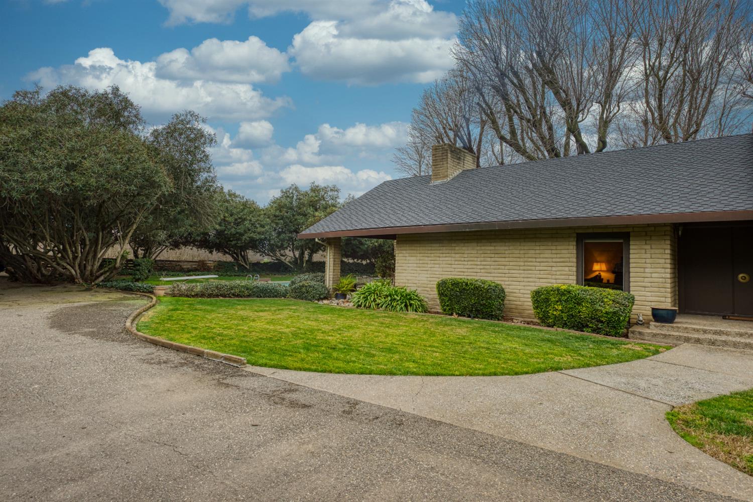 419 Burkhard Rd, Patterson, CA 95363