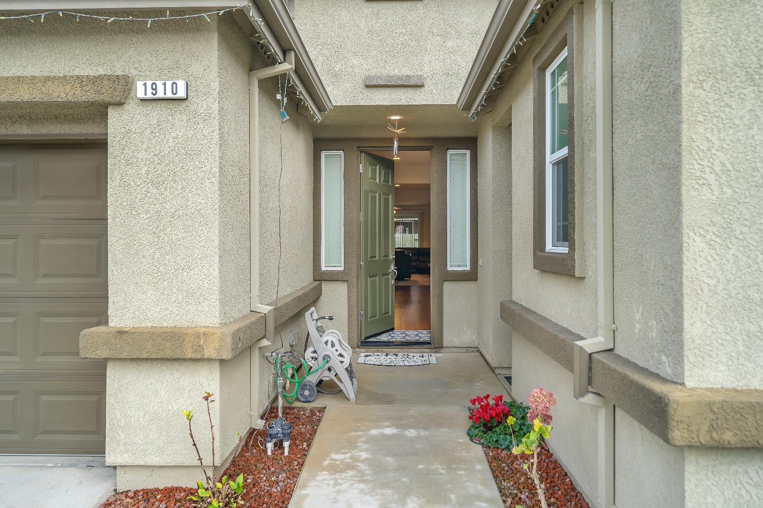 1910 Southport Ave, Livingston, CA 95334