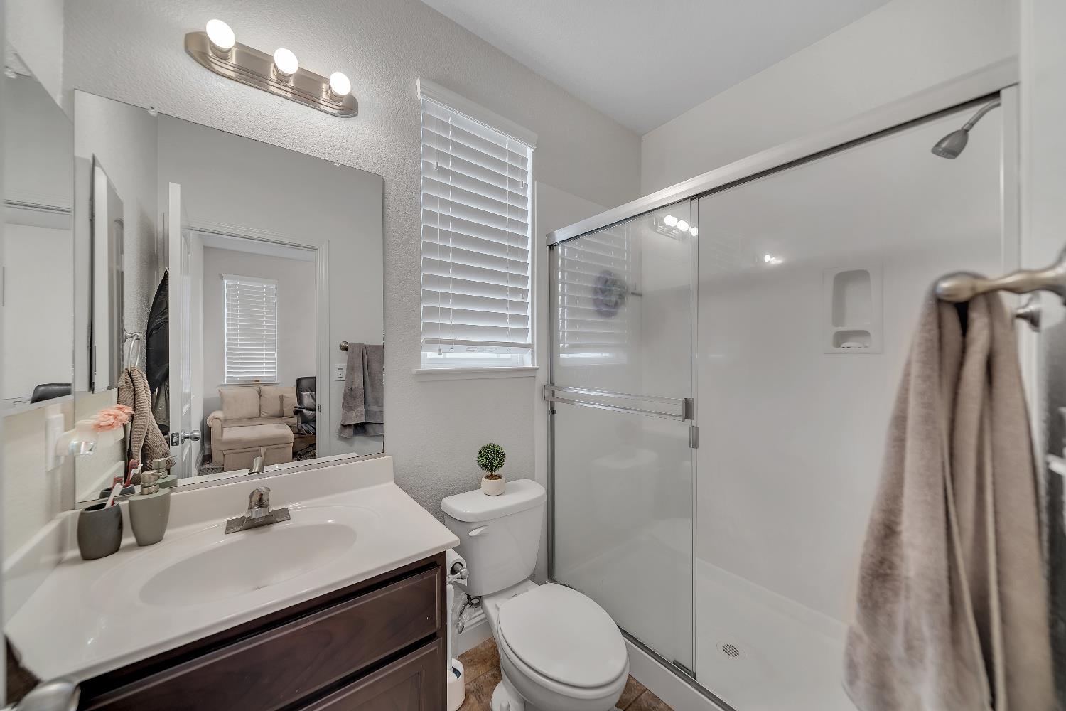 1910 Southport Ave, Livingston, CA 95334