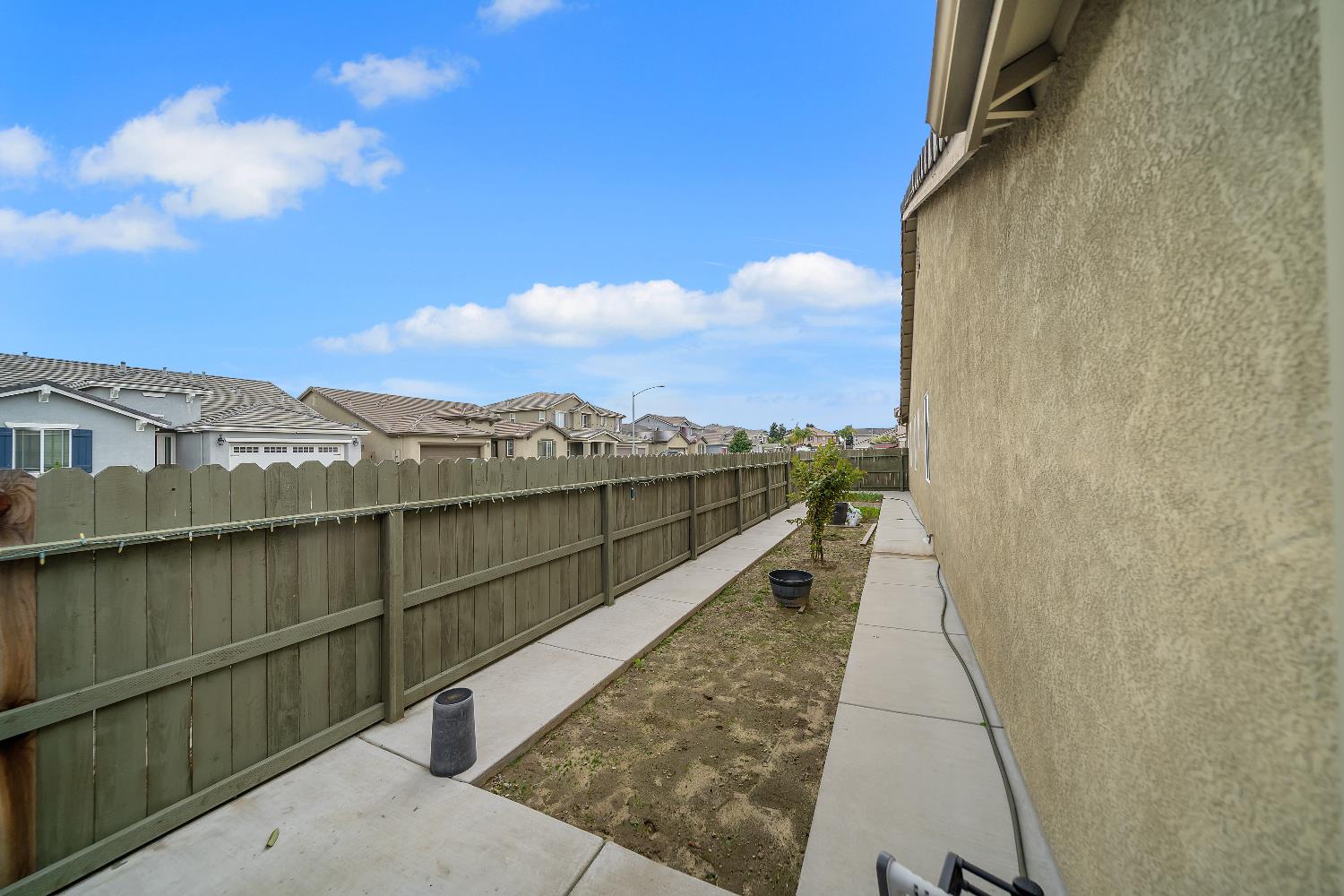 1910 Southport Ave, Livingston, CA 95334