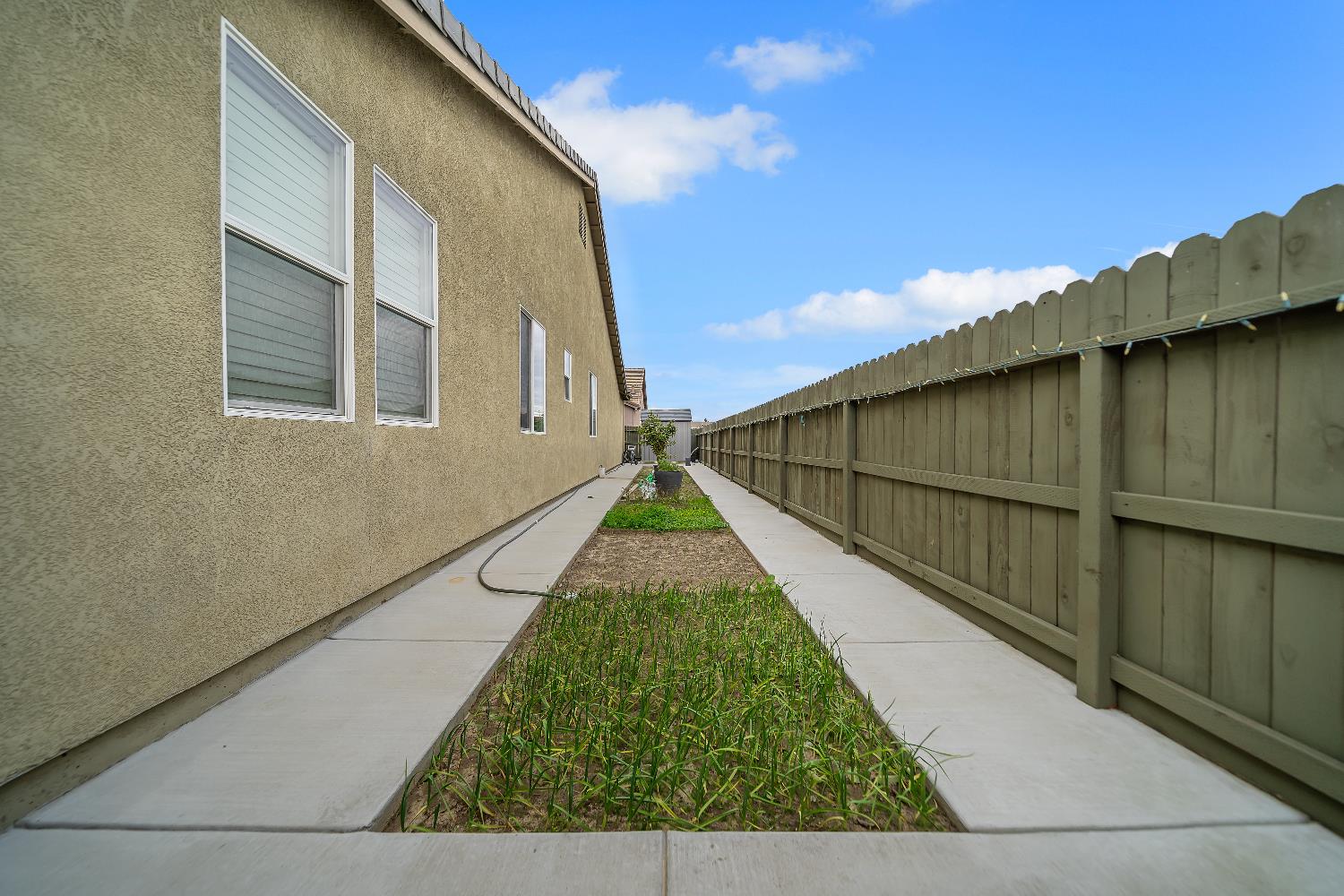 1910 Southport Ave, Livingston, CA 95334