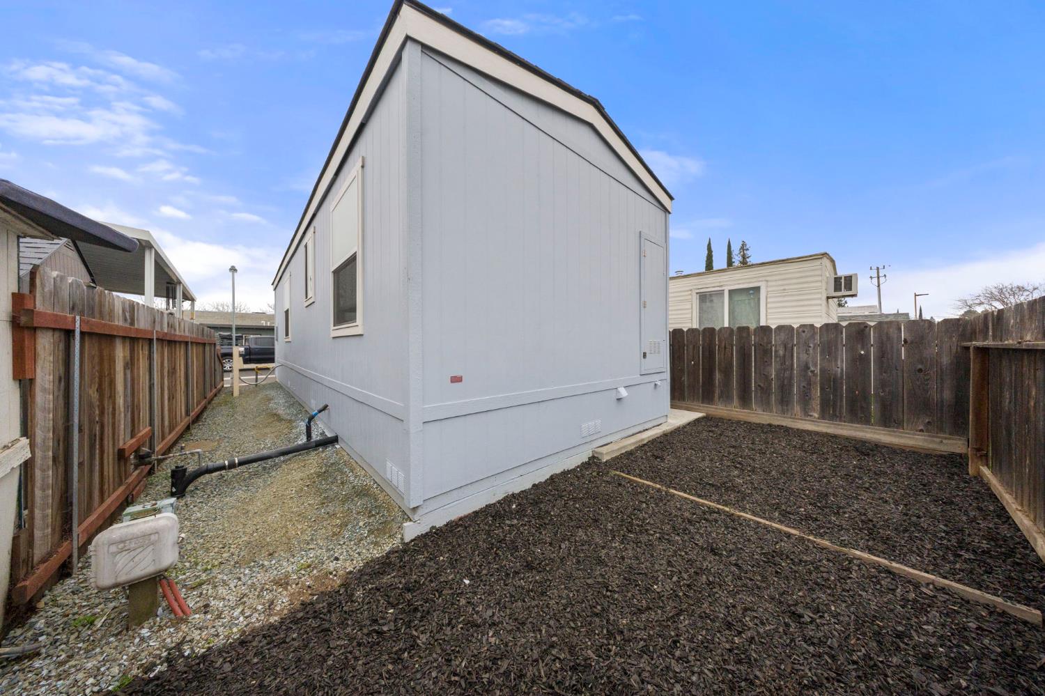 880 E F St #14, Oakdale, CA 95361
