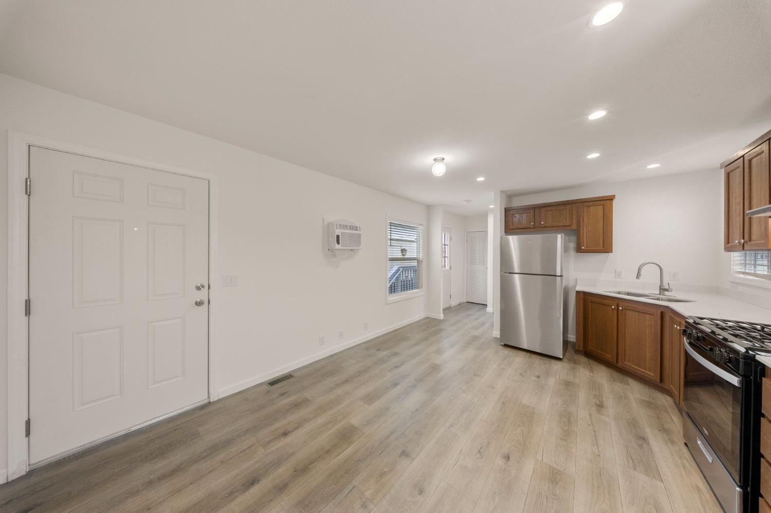 880 E F St #14, Oakdale, CA 95361